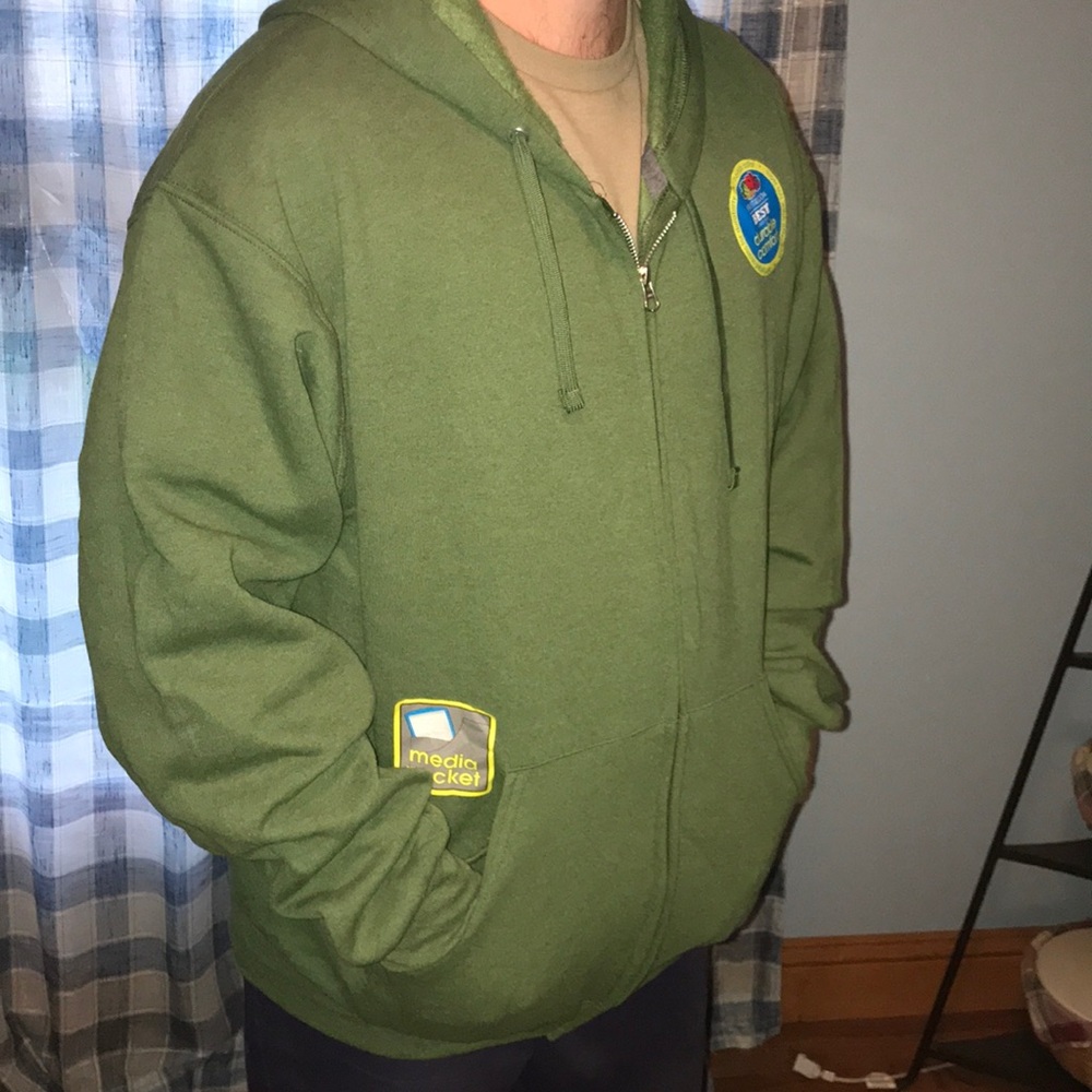 OPEN TO OFFERS 🙂Dark green zip up men’s